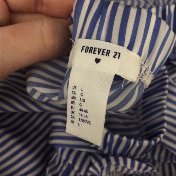 Ruffle trim shorts - Picture 2 of 3